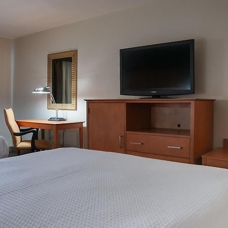 Ferndale American Inn & Suites מראה חיצוני תמונה