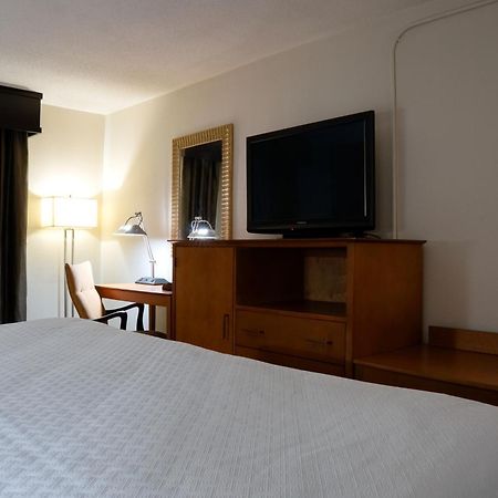 Ferndale American Inn & Suites מראה חיצוני תמונה