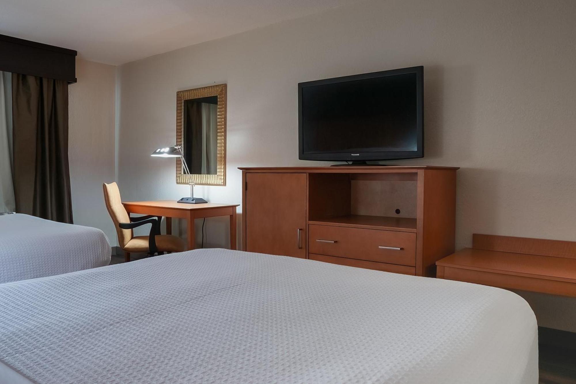 Ferndale American Inn & Suites מראה חיצוני תמונה