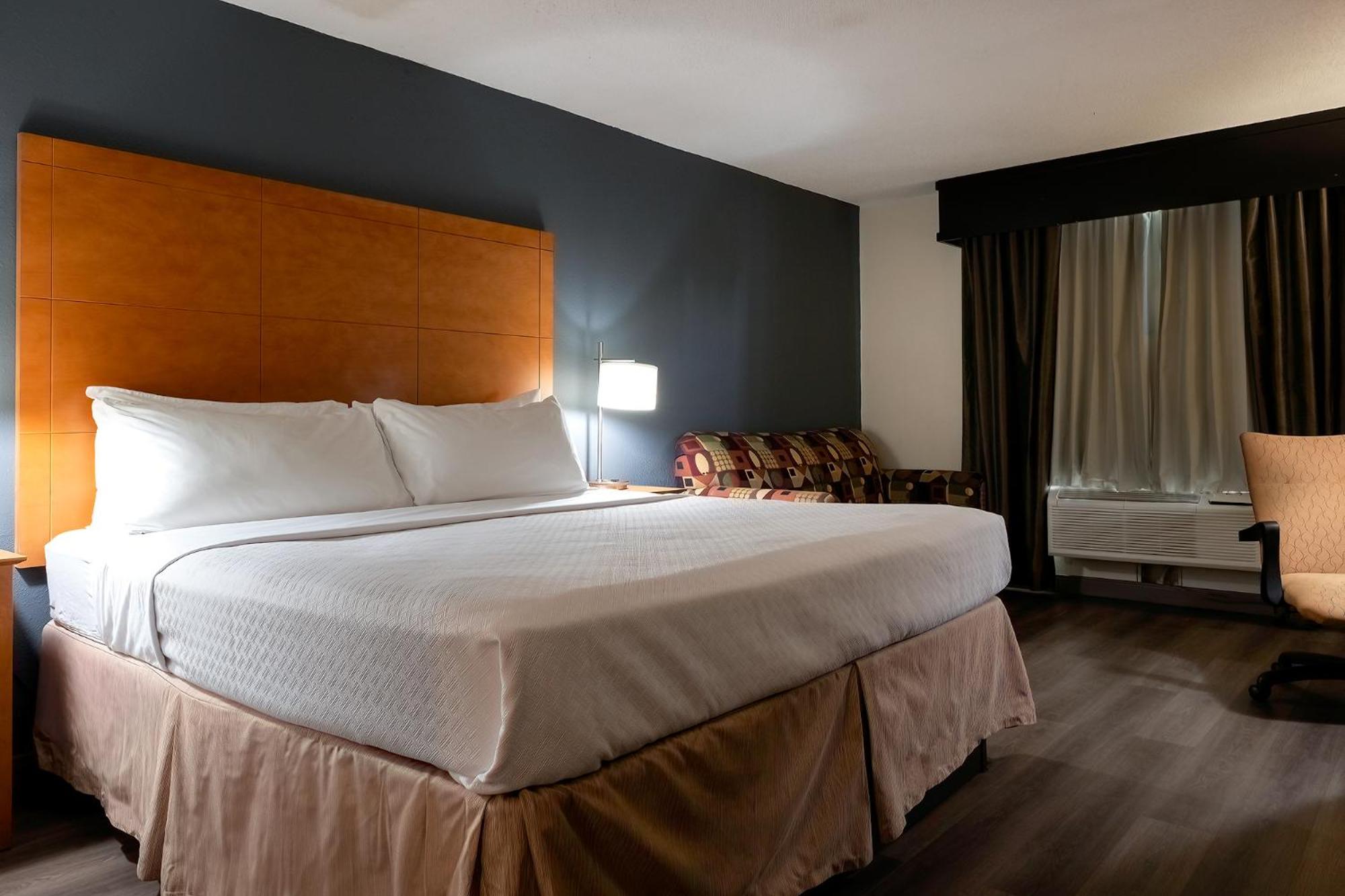 Ferndale American Inn & Suites מראה חיצוני תמונה